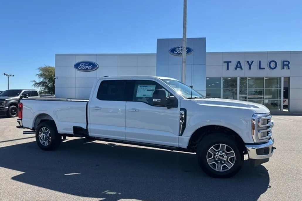 2026 Ford F-250 Lariat photo 1