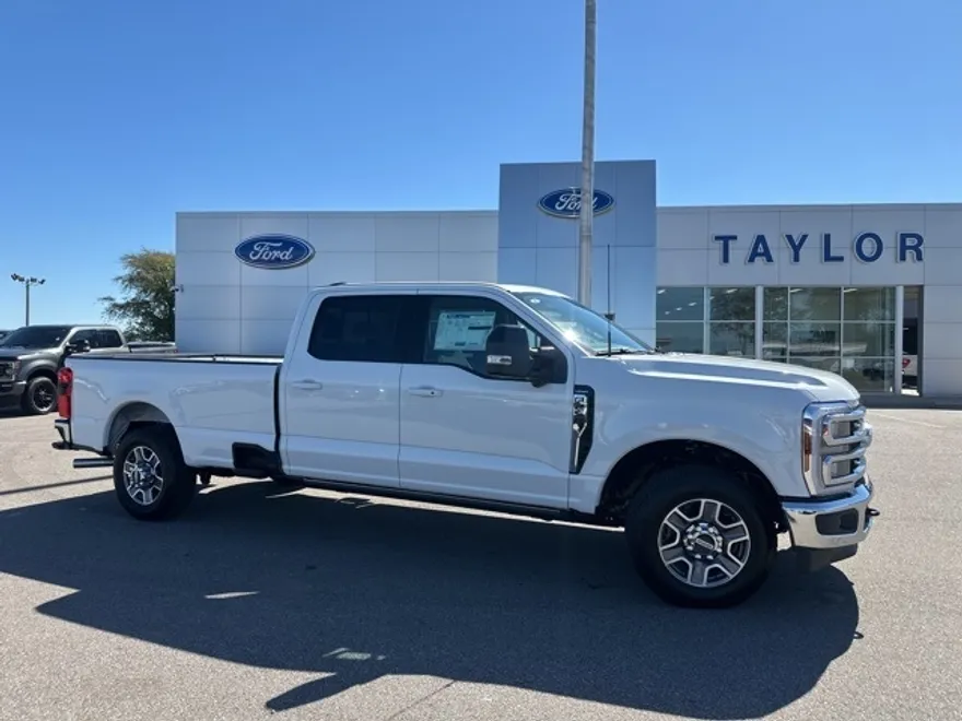 2026 Ford F-250 Lariat photo 1