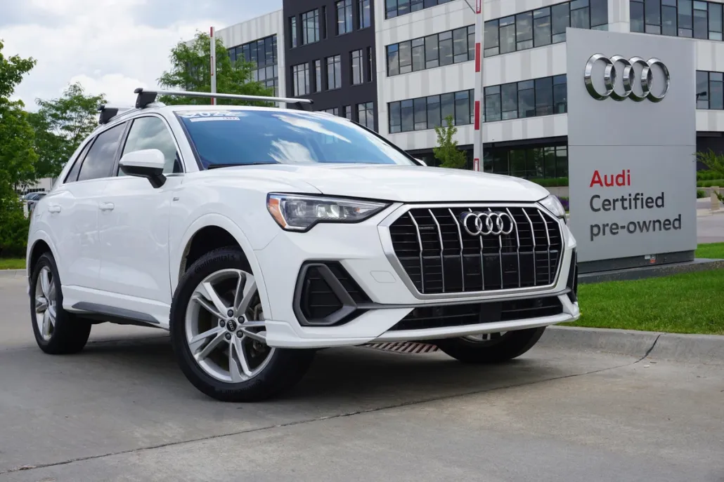 2022 Audi Q3 S line Premium photo 1