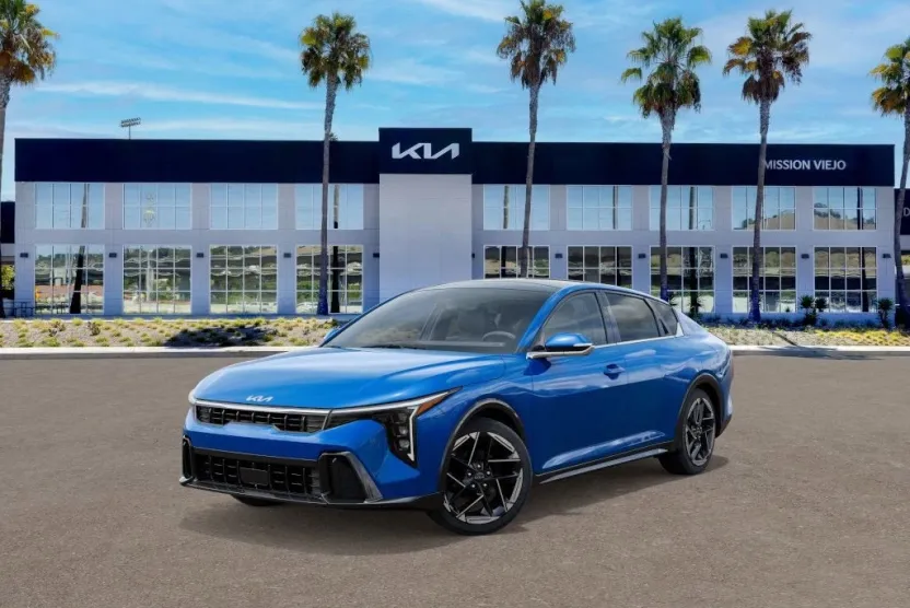 2025 Kia K4 GT-Line photo 1