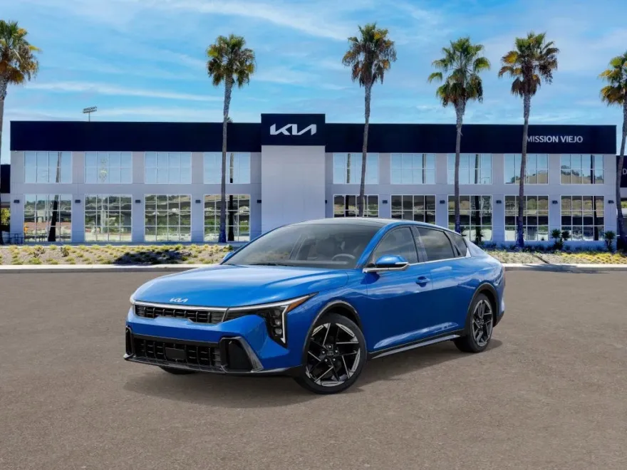 2025 Kia K4 GT-Line photo 1