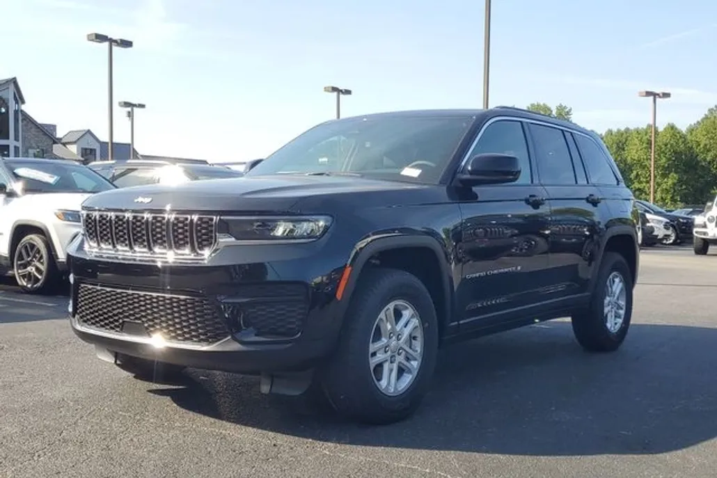 2025 Jeep Grand Cherokee Laredo photo 1
