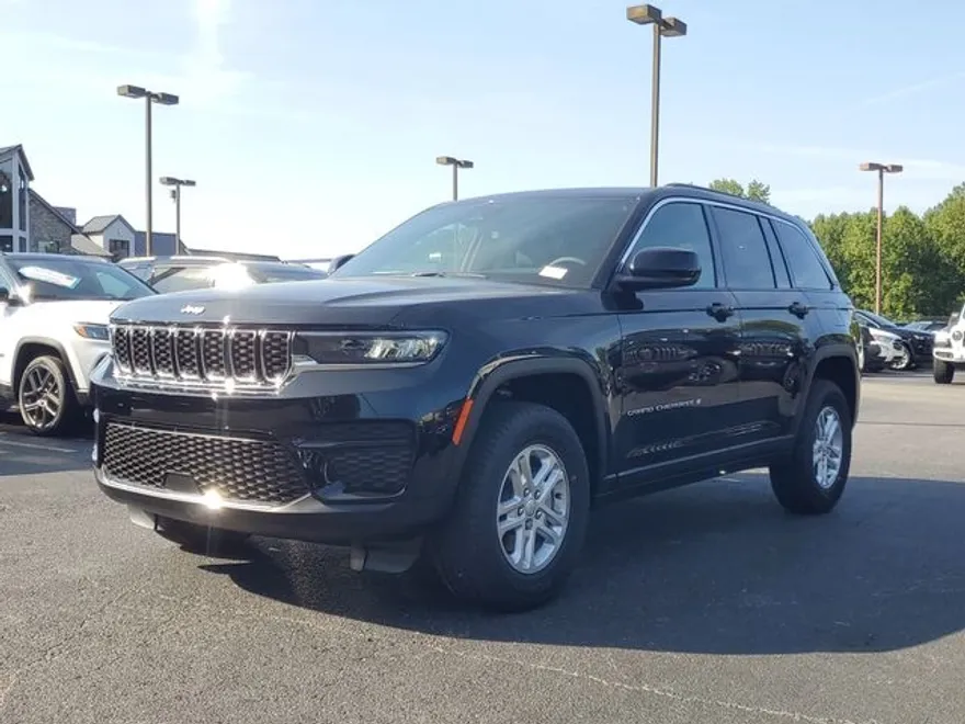 2025 Jeep Grand Cherokee Laredo photo 1