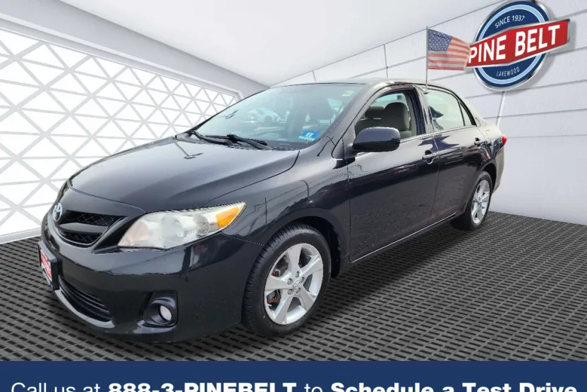 2012 Toyota Corolla LE photo 1