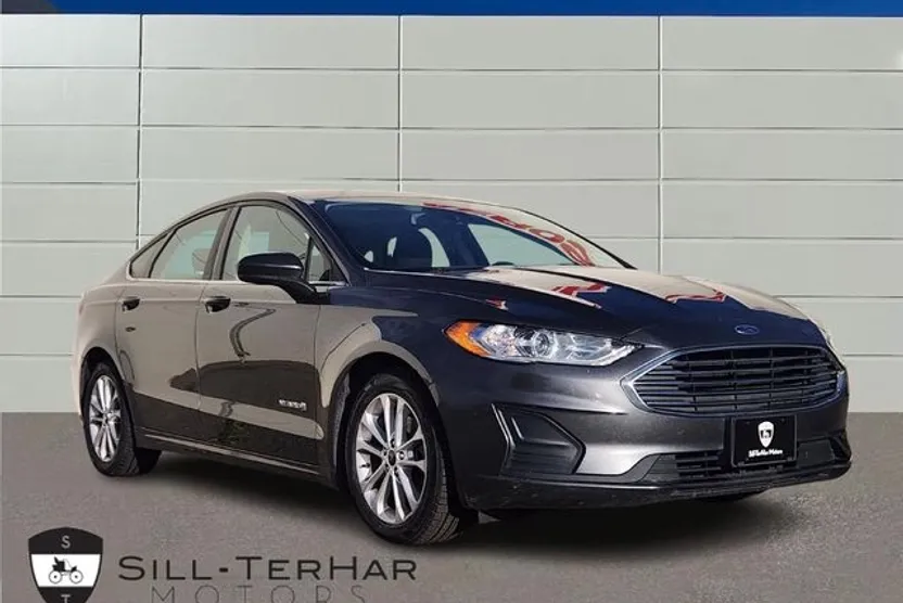 2019 Ford Fusion Hybrid SE photo 1