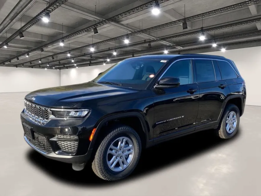 2025 Jeep Grand Cherokee Laredo photo 1