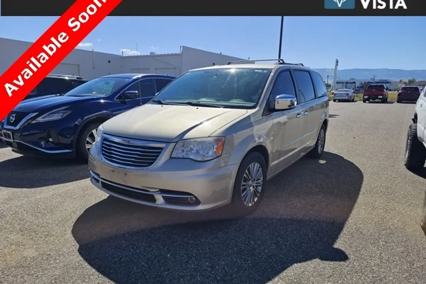 2014 Chrysler Town & Country photo 1