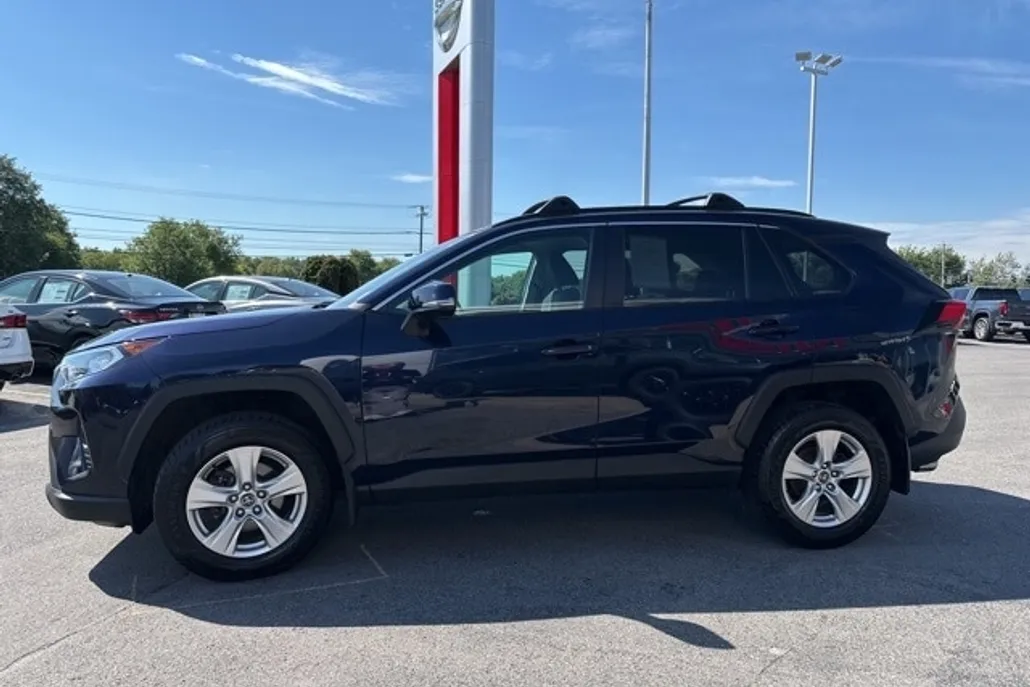 2020 Toyota RAV4 XLE photo 1