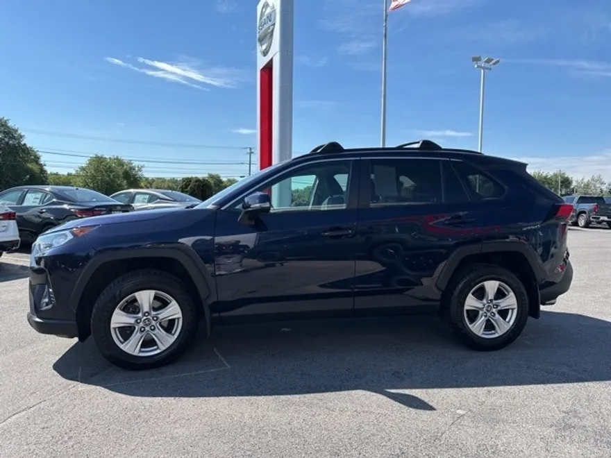 2020 Toyota RAV4 XLE photo 1