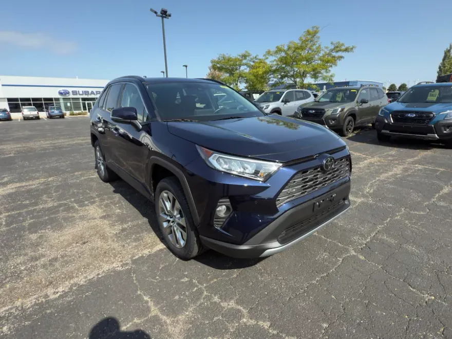 2019 Toyota RAV4 Limited photo 1
