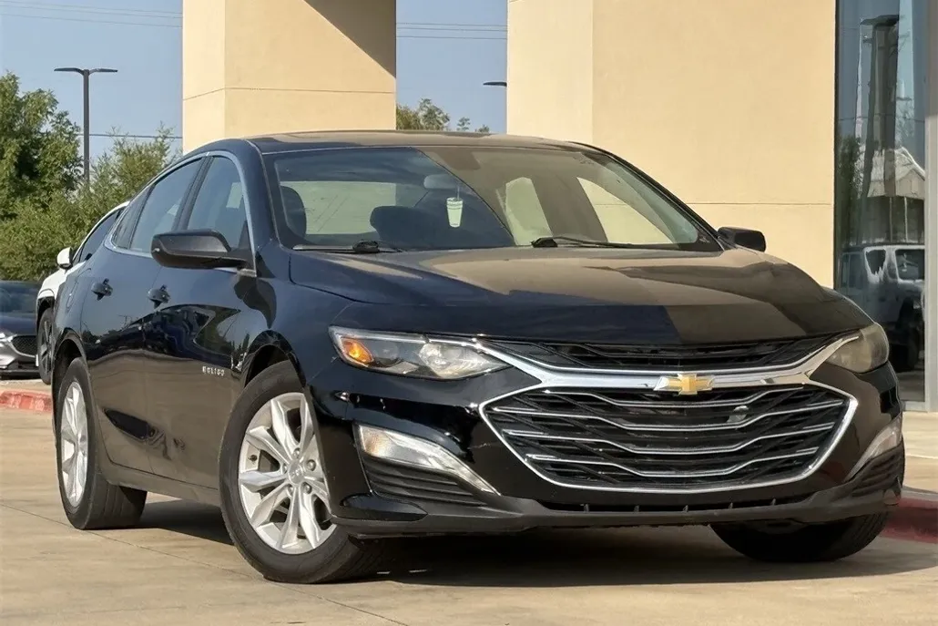 2021 Chevrolet Malibu 1LT photo 1