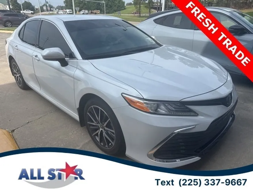 2023 Toyota Camry XLE Hybrid photo 1