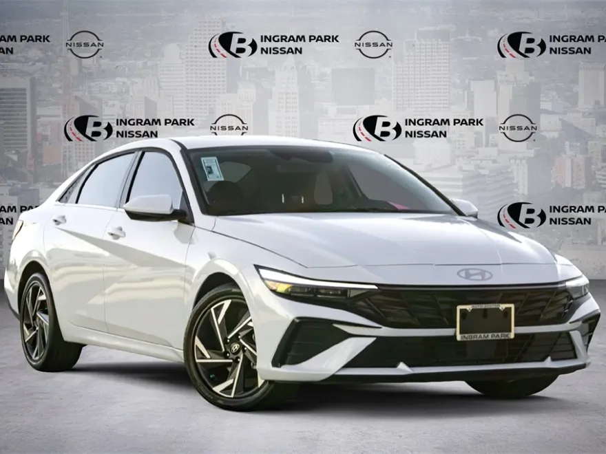 2025 Hyundai Elantra SEL Convenience photo 1