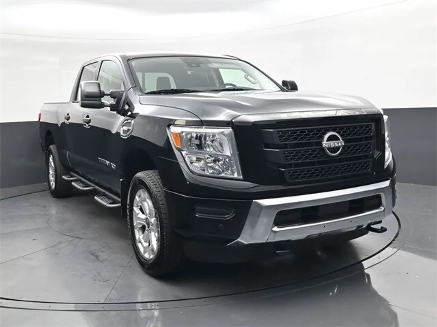2024 Nissan Titan SV photo 1