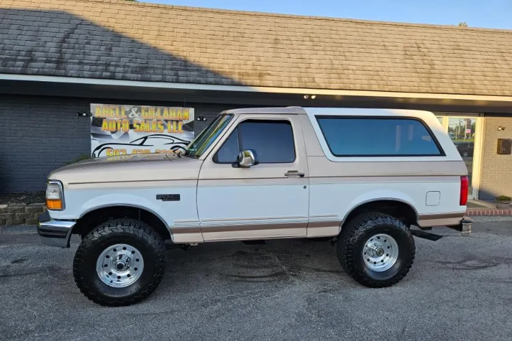 1996 Ford Bronco photo 1