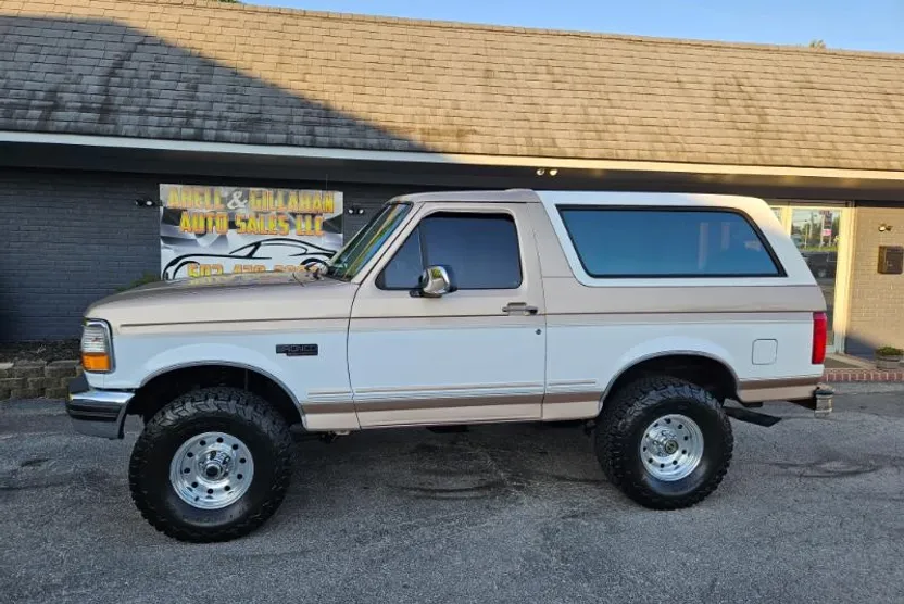 1996 Ford Bronco photo 1