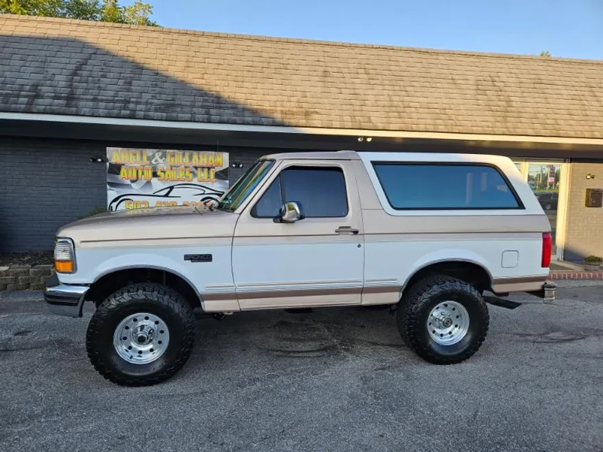 1996 Ford Bronco photo 1