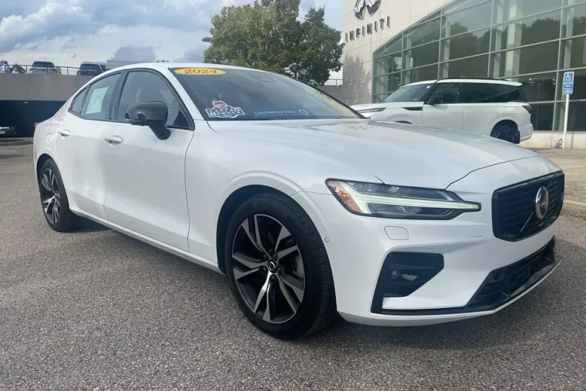 2024 Volvo S60 B5 Plus photo 1