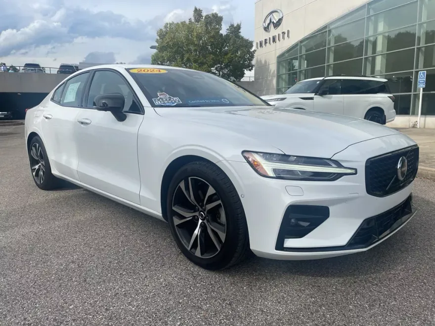 2024 Volvo S60 B5 Plus photo 1