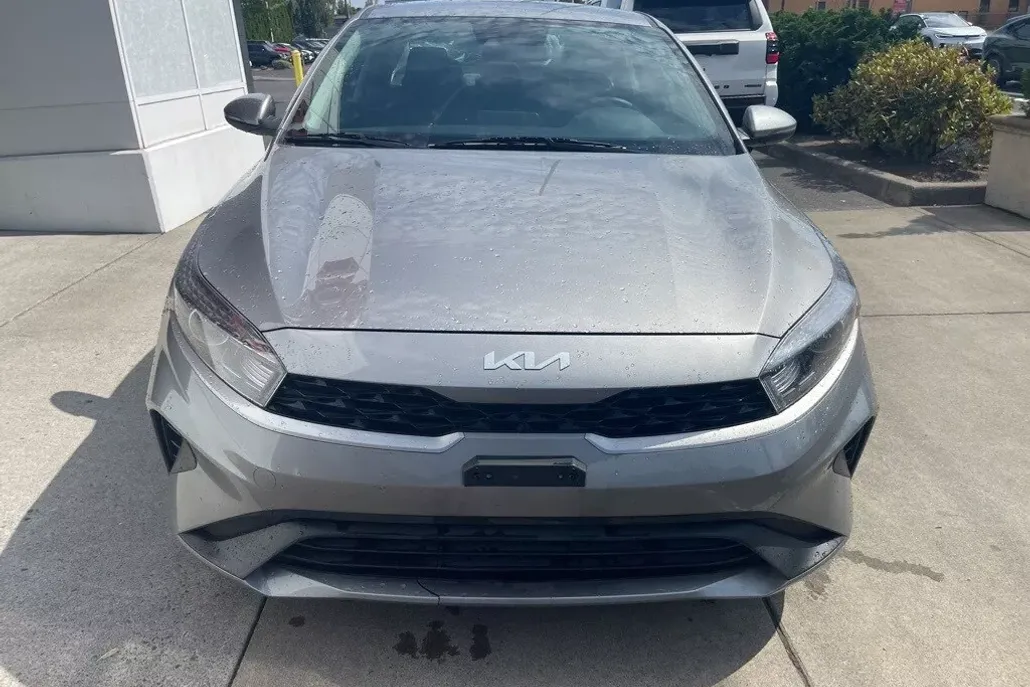 2022 Kia Forte LXS photo 1