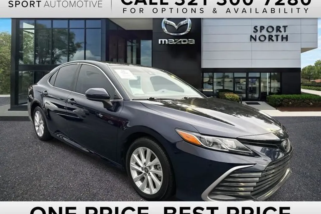 2021 Toyota Camry LE photo 1