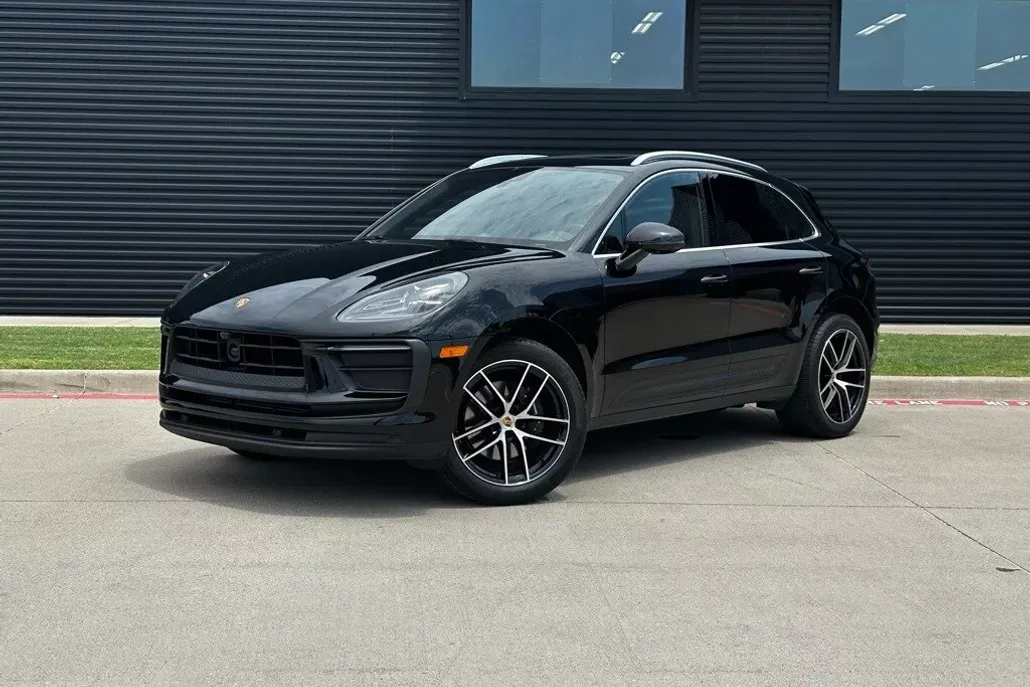 2024 Porsche Macan T photo 1