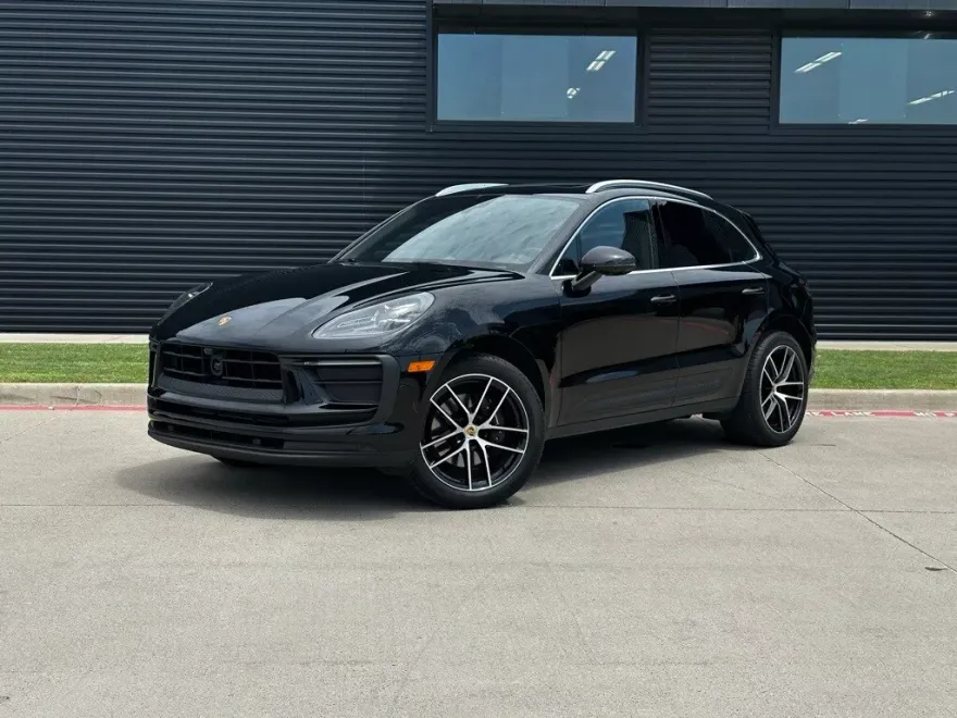 2024 Porsche Macan T photo 1