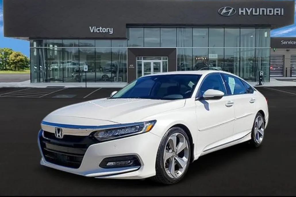 2019 Honda Accord Touring 2.0T photo 1