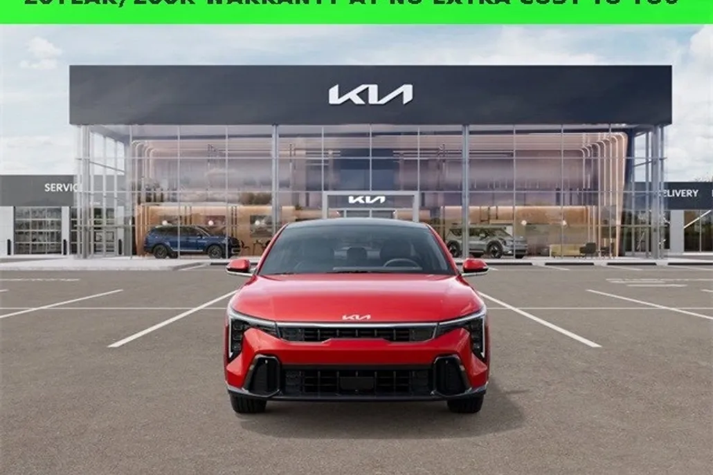 2025 Kia K4 GT-Line photo 1