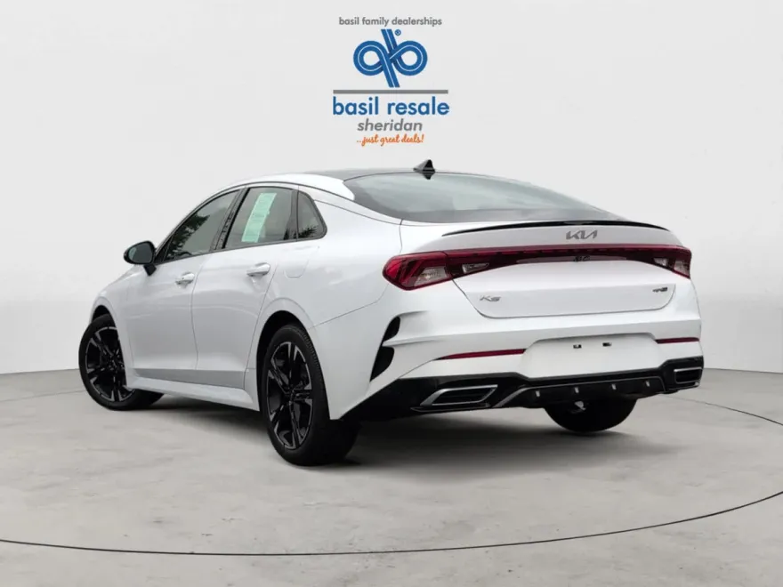 2022 Kia K5 GT-Line photo 1