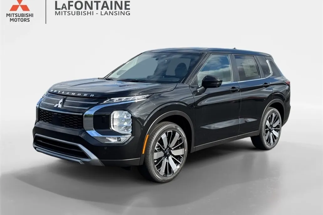 2025 Mitsubishi Outlander SE photo 1