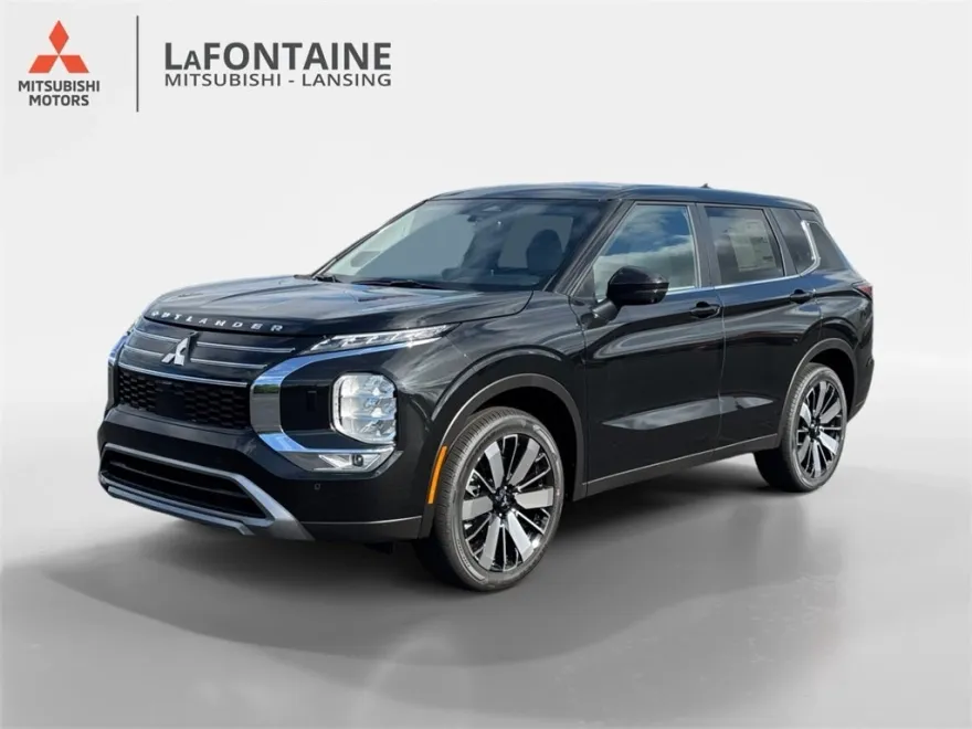 2025 Mitsubishi Outlander SE photo 1
