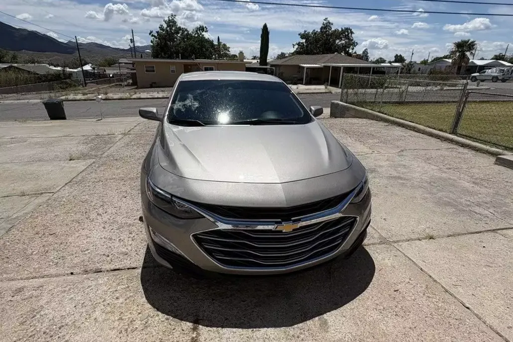 2025 Chevrolet Malibu photo 1