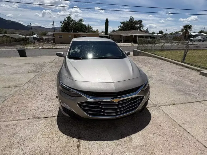 2025 Chevrolet Malibu photo 1