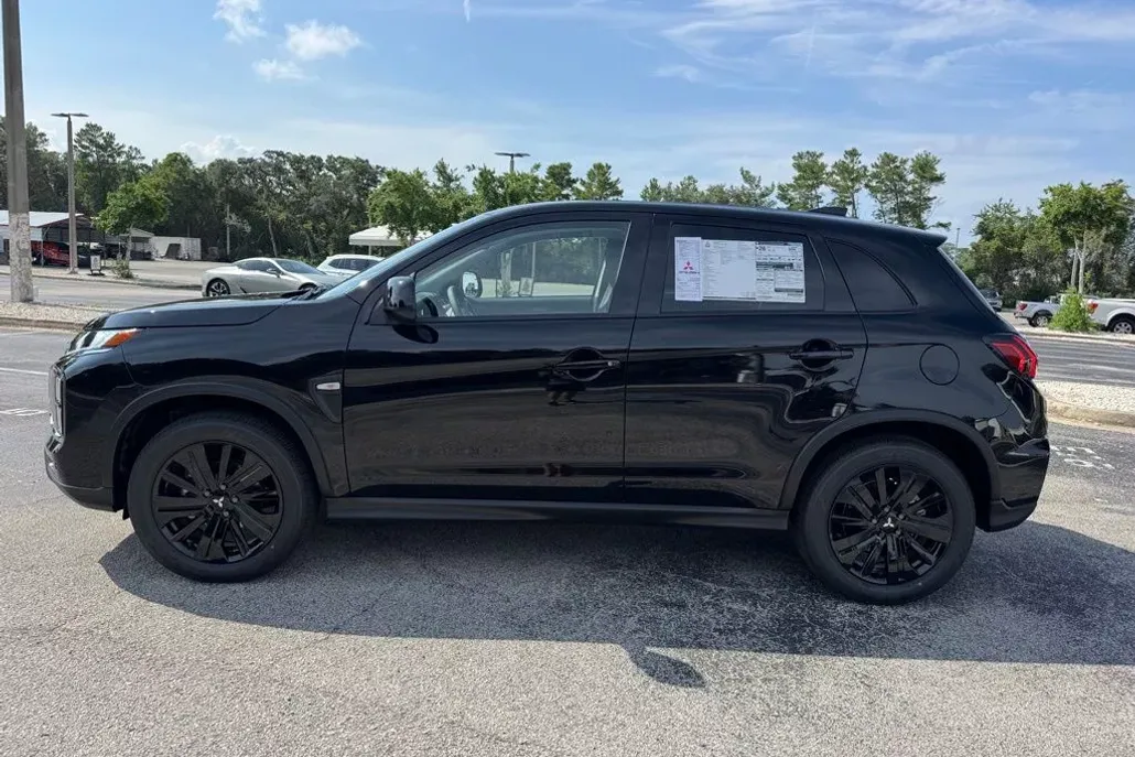 2025 Mitsubishi Outlander Sport LE photo 1