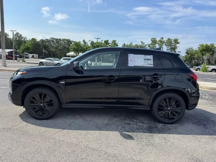 2025 Mitsubishi Outlander Sport LE photo 1