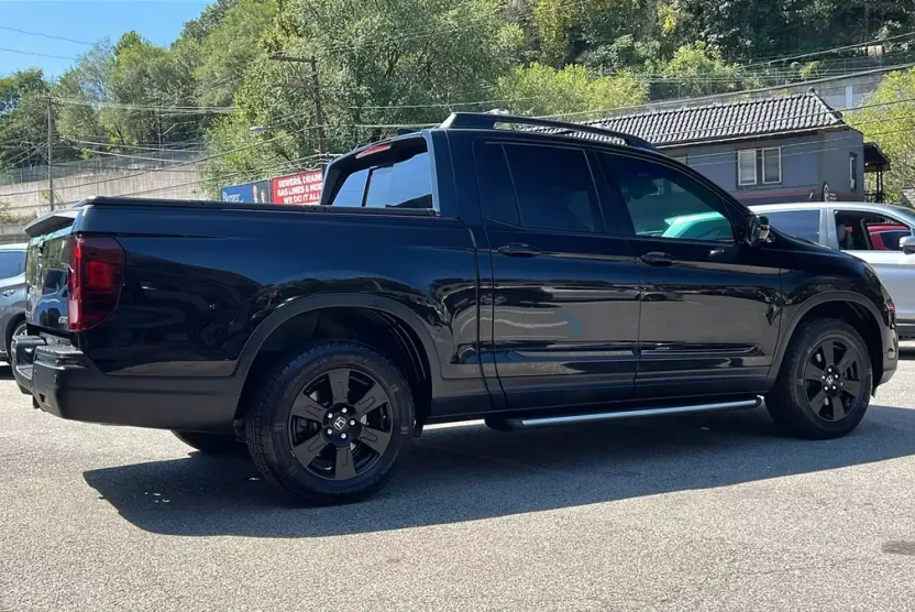 2017 Honda Ridgeline Black Edition photo 1