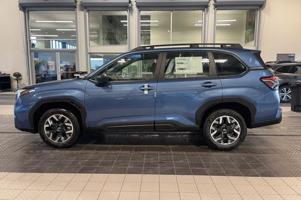 2025 Subaru Forester Base photo 1