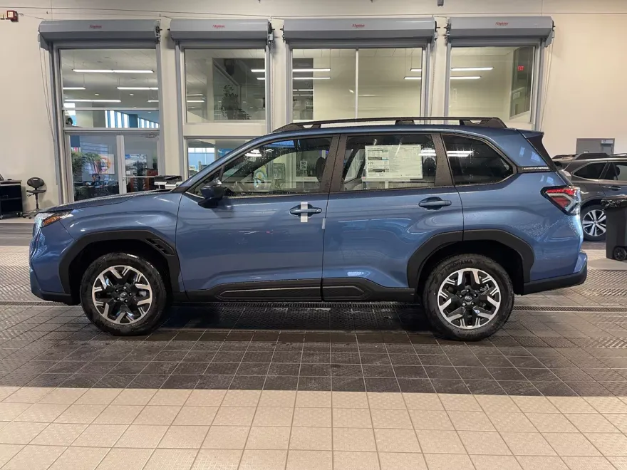 2025 Subaru Forester Base photo 1