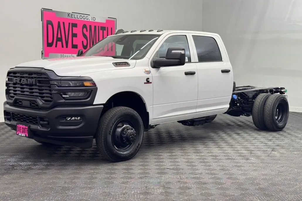 2025 Ram 3500 photo 1