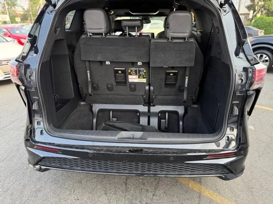 2022 Toyota Sienna XSE photo 8