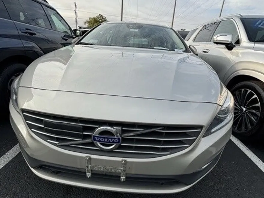 2017 Volvo V60 T5 AWD Platinum photo 1