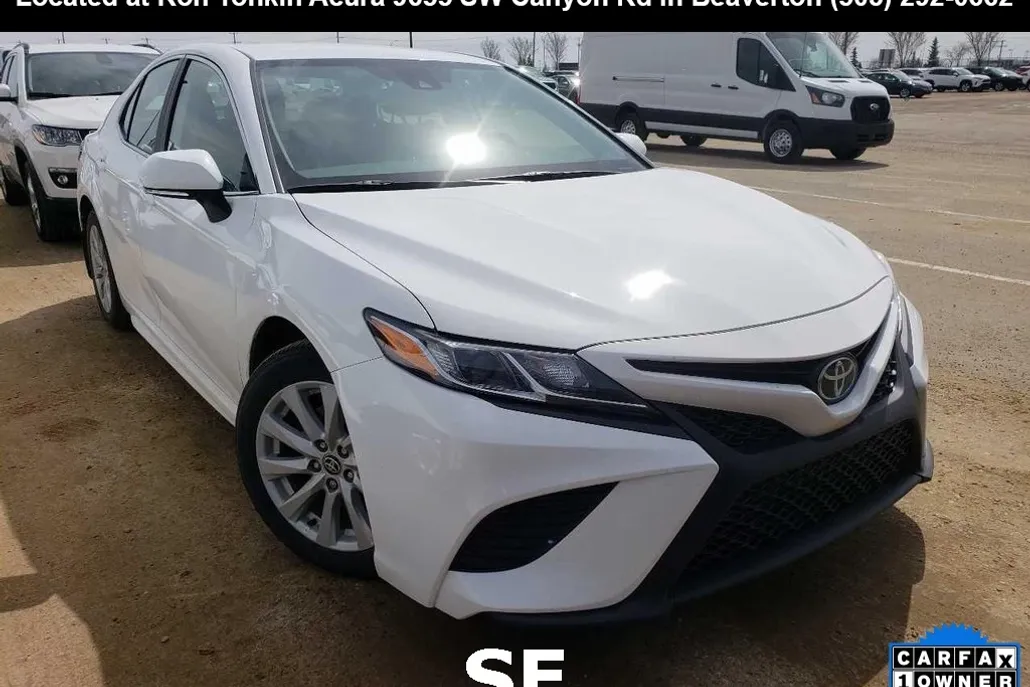 2020 Toyota Camry SE photo 1
