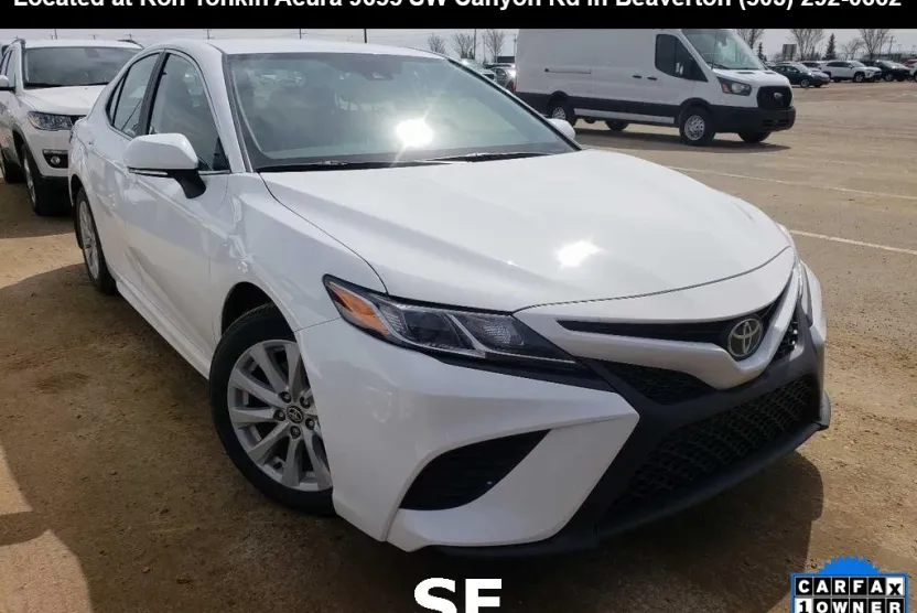 2020 Toyota Camry SE photo 1