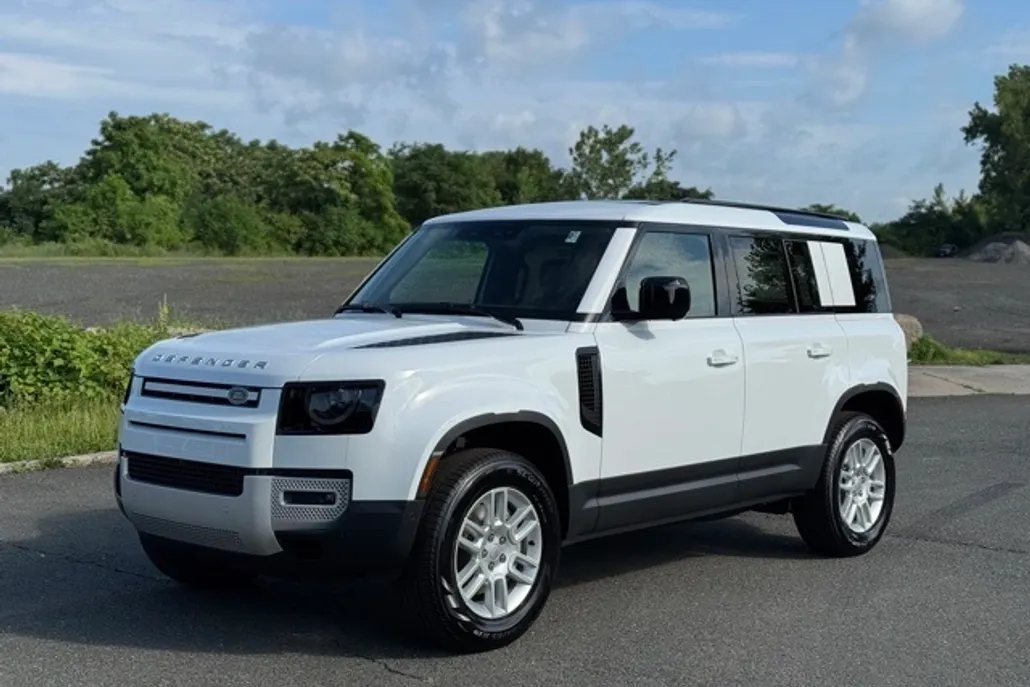 2025 Land Rover Defender 110 S photo 1