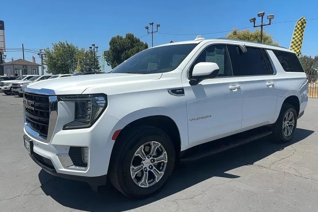 2022 Gmc Yukon XL SLE photo 1