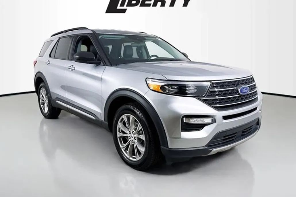 2022 Ford Explorer XLT photo 1