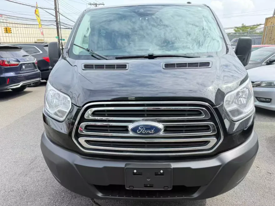 2019 Ford Transit XLT photo 1