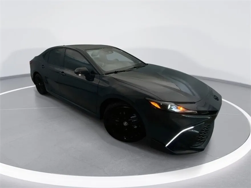 2025 Toyota Camry SE photo 1