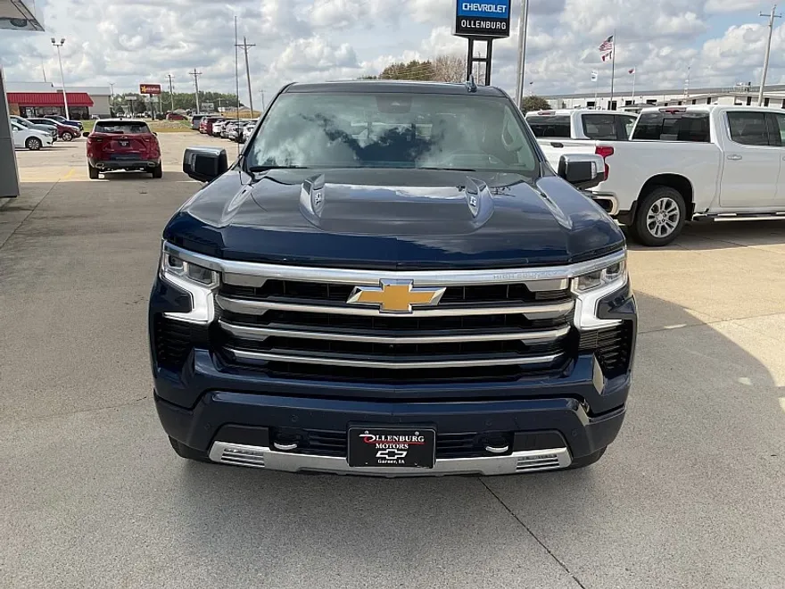 2023 Chevrolet Silverado 1500 High Country photo 1